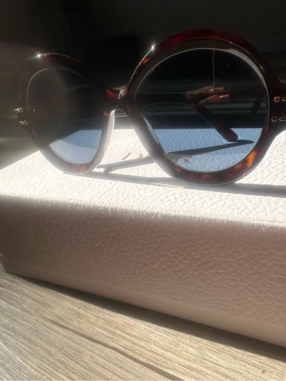 N/A stylish tortoiseshell